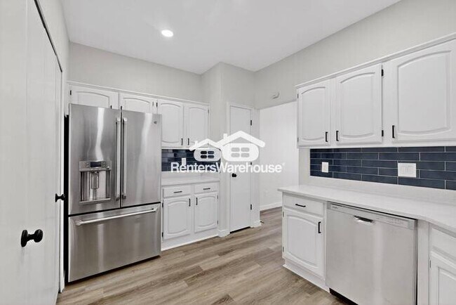 Building Photo - MOVE IN READY Rare Carrollton Home