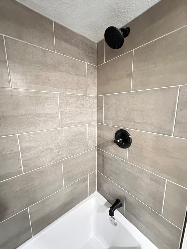 Building Photo - 10902 Bob White Dr