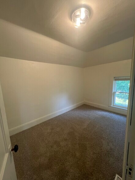 Bedroom 3 - 507 Center Ave