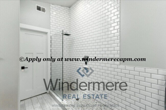 Building Photo - Timeless Modern Luxury 3 bedroom in one of...
