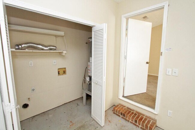 Building Photo - 210 Arborfield Way