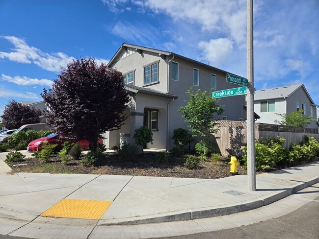 Building Photo - Home For Rent