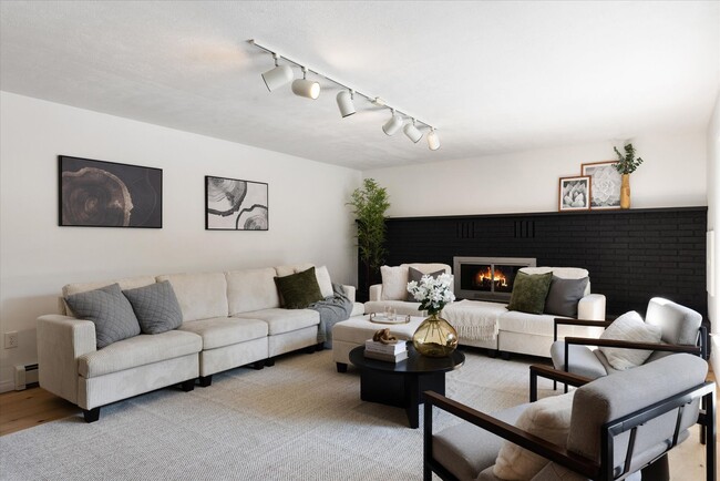 Building Photo - Open Concept Historic Home in Downtown Boz...