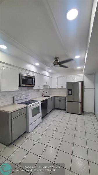 Building Photo - 3095 N Course Dr