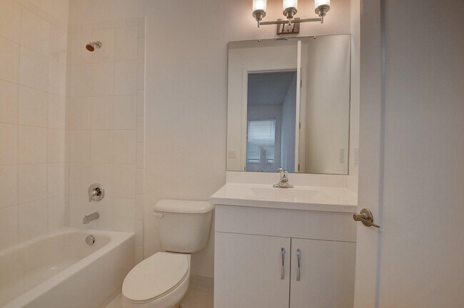 Building Photo - 9632 Highland Pointe Pass