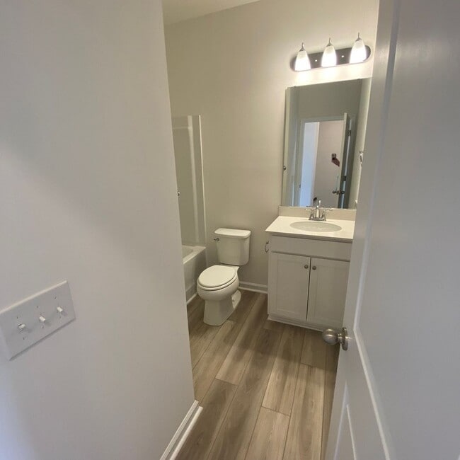 Building Photo - BRAND NEW TOWHOME IN FOXBANK PLANTATION