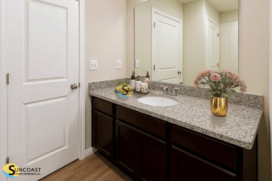 Building Photo - 6529 Sweetbay Ln