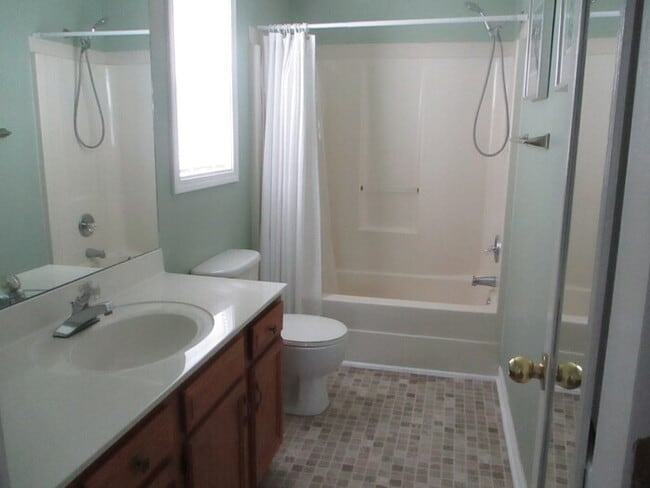 Building Photo - 279 Southaven Ct