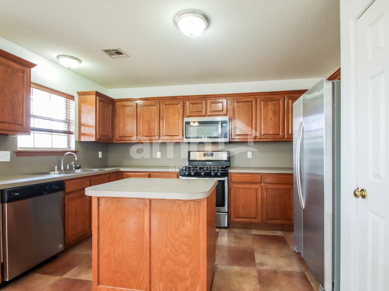 Building Photo - 10421 E 112th St S