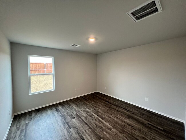 Building Photo - Brand New 4 Bed 2 Bath Home in Mustang Sch...