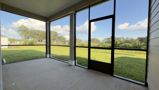 Building Photo - 9230 Country House Dr