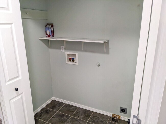 Building Photo - 5500 Doogan Ct SE