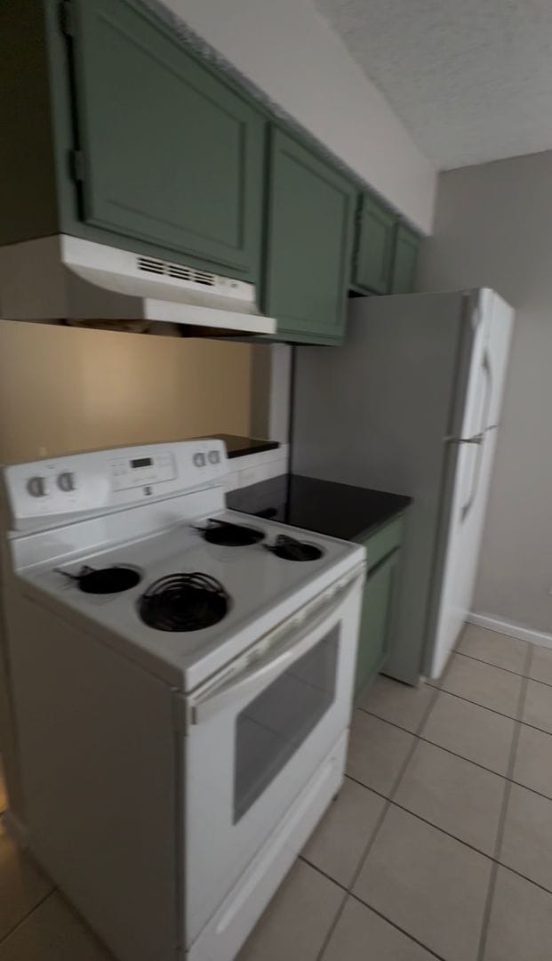 Building Photo - Gated & Affordable-Move in special!