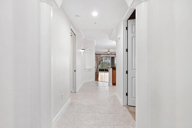 Building Photo - 160 Pantano Cay Blvd