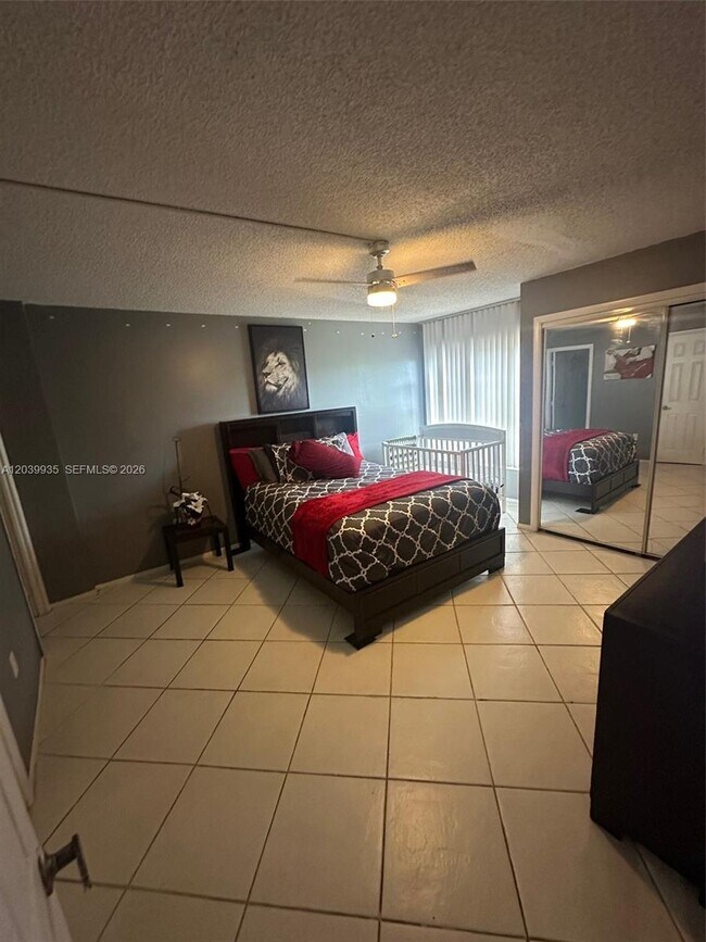 Building Photo - 4158 Inverrary Dr