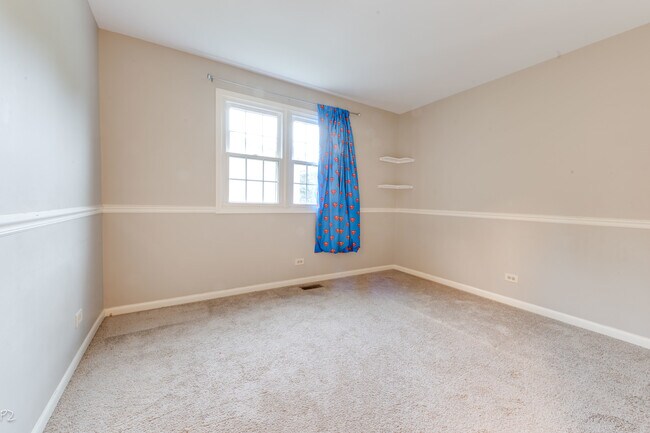 Building Photo - 5S735 Park Meadow Dr