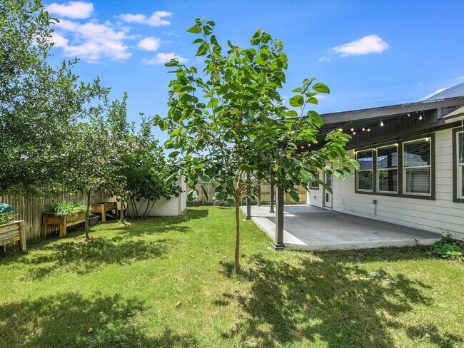 Building Photo - 128 Flexus Ln