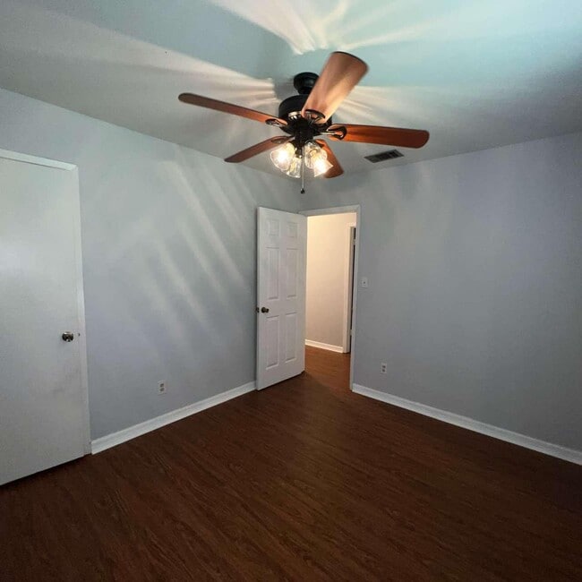 Building Photo - 3056 Yorktown Cir