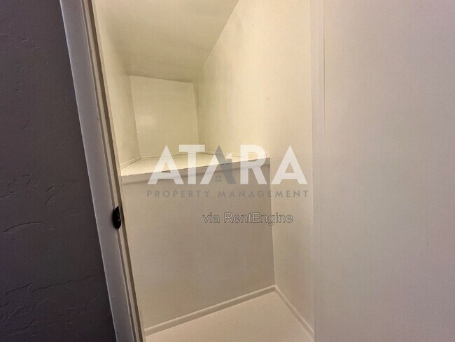 Building Photo - 3213 Rushton Ln