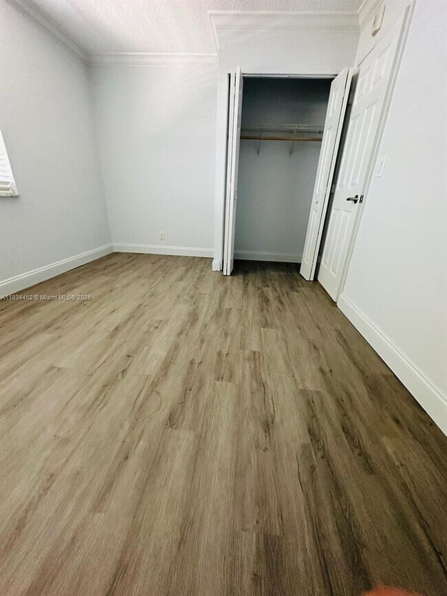 Building Photo - 250 Jacaranda Dr