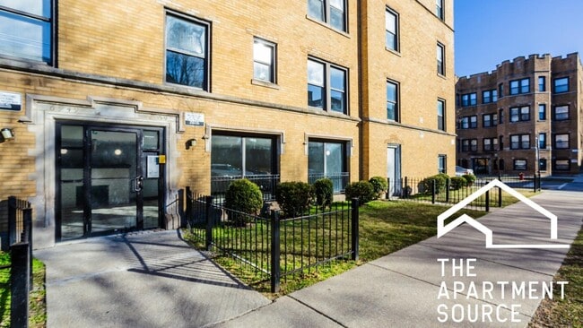 Building Photo - 6949 S Paxton Ave