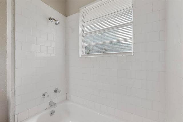 Building Photo - 524 Longridge Dr