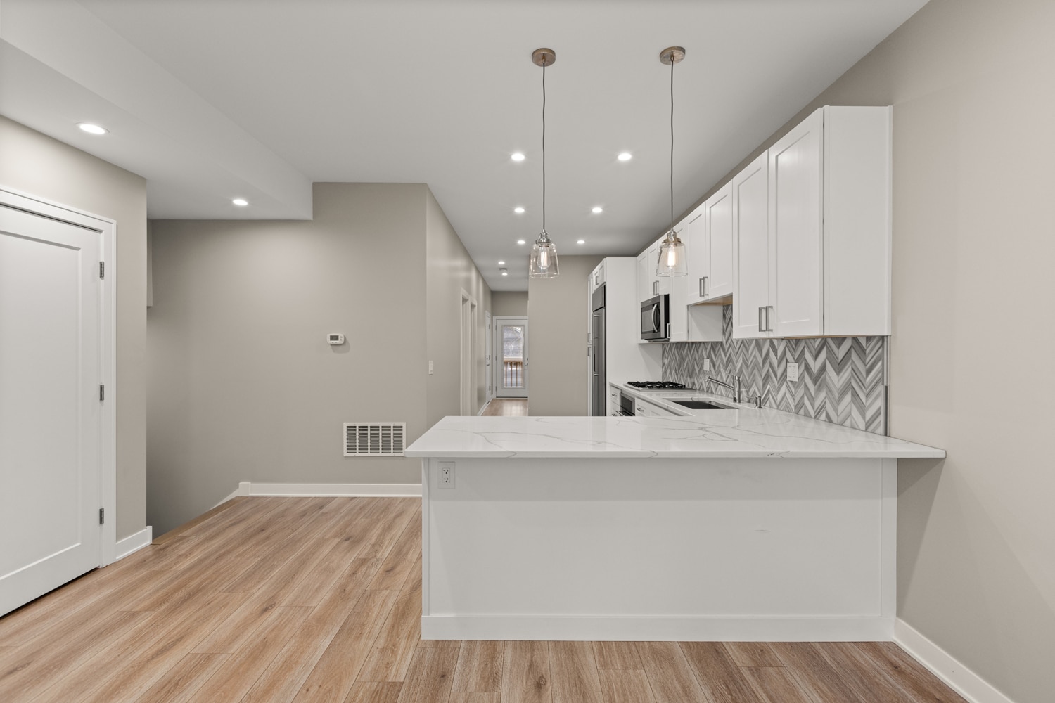 Building Photo - 3608 W Diversey Ave