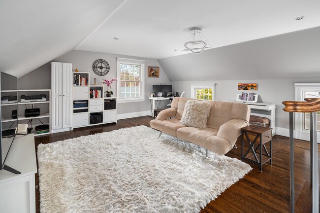 Building Photo - 187 Dolphin Cove Quay