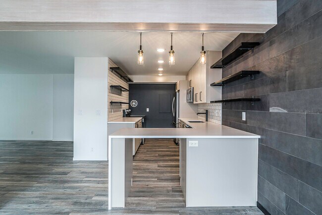 Building Photo - 2124 Pauline Blvd