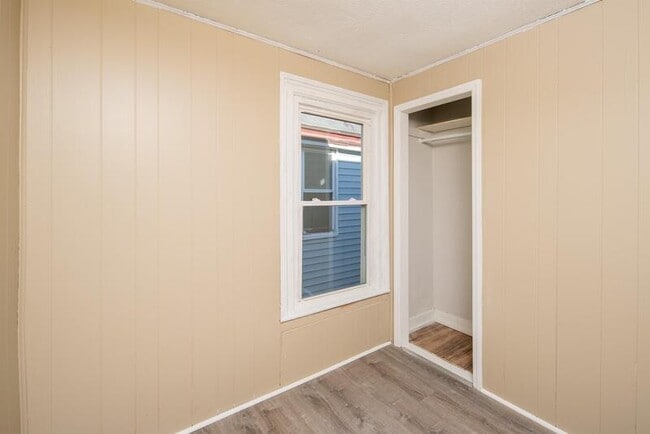 Building Photo - 428 7th Ave