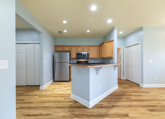Building Photo - 121 Hatleyberry St