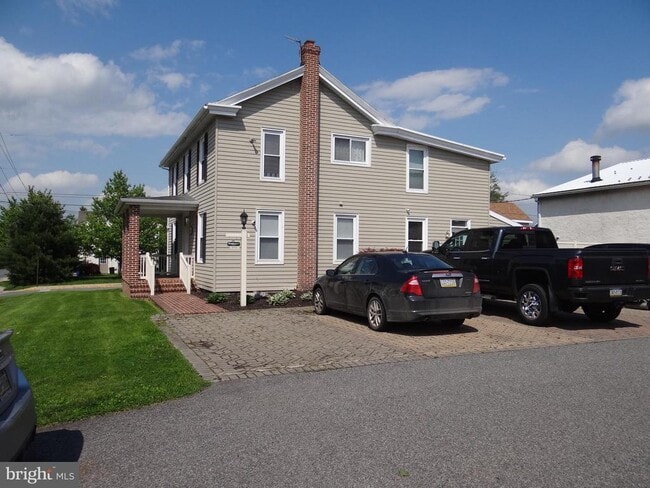 Building Photo - 510 Maple St