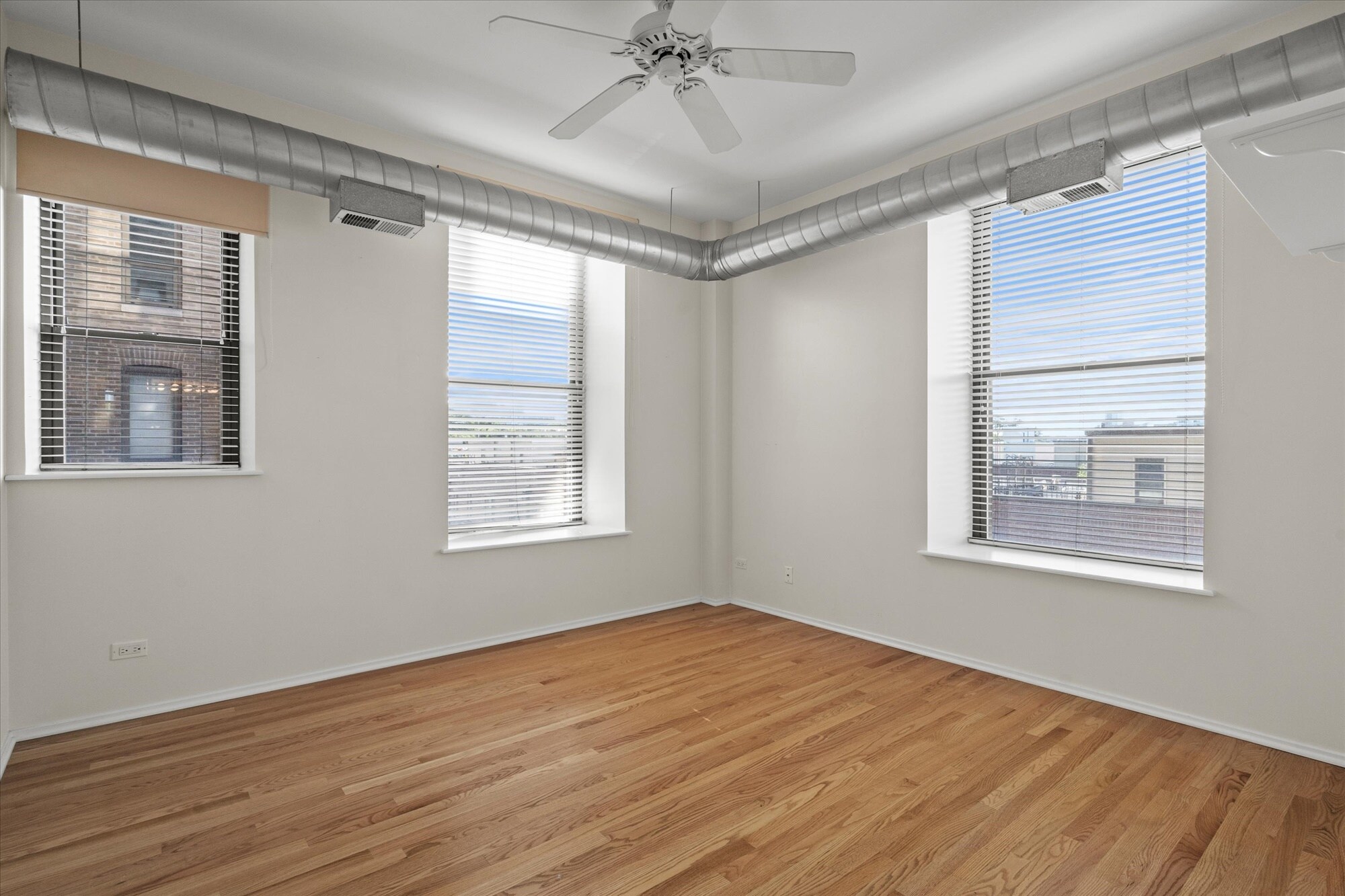 Building Photo - 811 S Lytle St