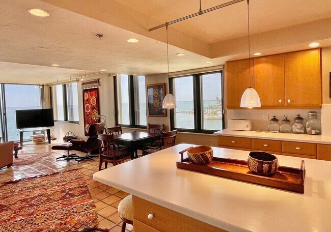 Building Photo - Sarasota Bay Penthouse