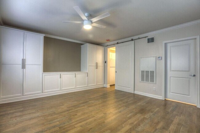 Building Photo - 1341 Cortlandt St