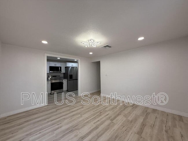Building Photo - 315 Moser Ave