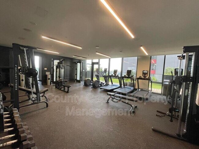 Building Photo - 84 East Ave