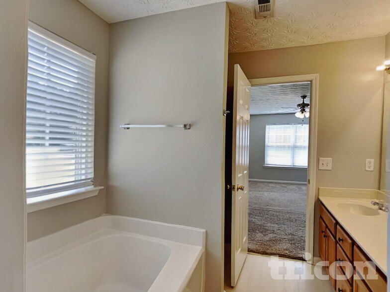 Building Photo - 339 Waterbury Way