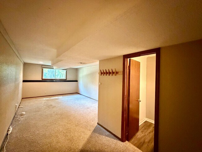 Building Photo - 8238 Parkhill Cir