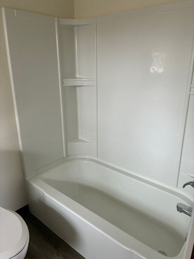 Building Photo - 806 8th Ave NW