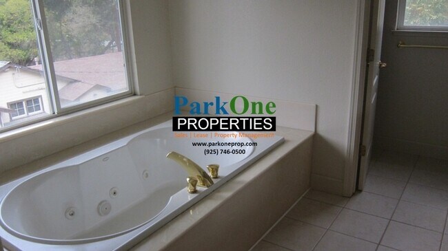 Building Photo - Large Danville Home with Pool