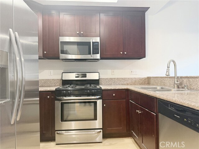 Building Photo - 73 Goldenrod