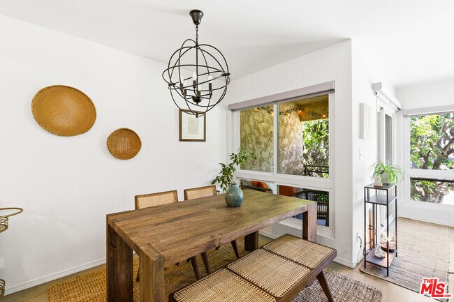 Building Photo - 5625 Green Valley Cir