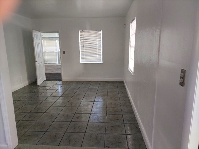 Building Photo - 2513 Grant St