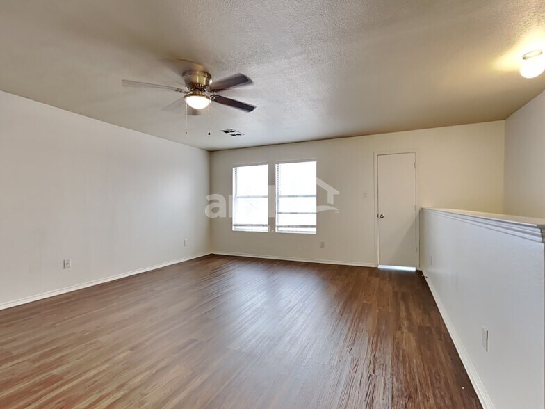 Building Photo - 5205 Bedfordshire Dr