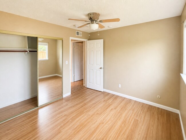 Building Photo - 5836 Palm Ave