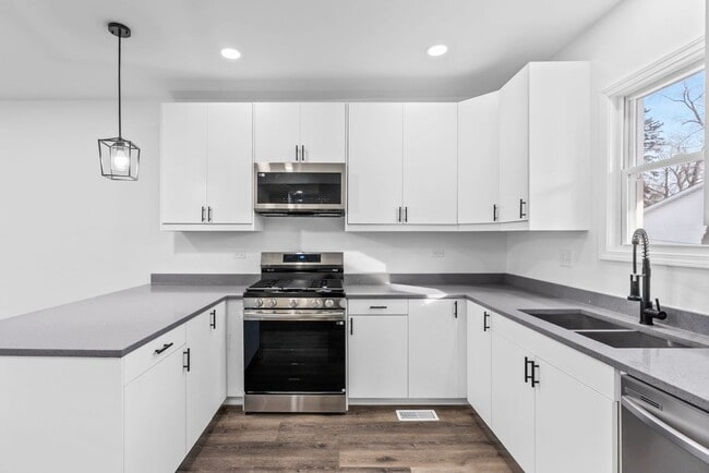 Building Photo - 867 Church Rd