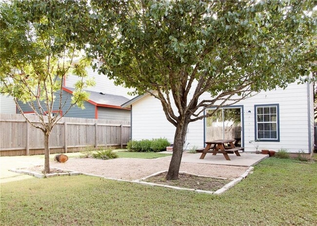 Building Photo - 10501 Marshitahs Way