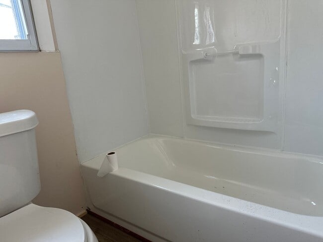 Building Photo - YUO WILL FALL IN LOVE WITH THIS COZY HOME !!!
