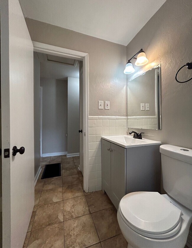 Building Photo - 1337 Odessa Dr